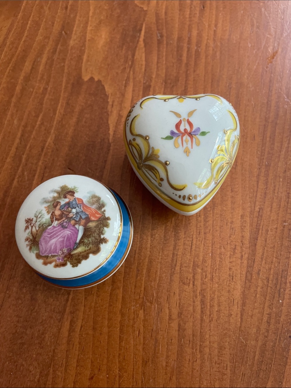Pair of Limoges trinket boxes – Heart and Round Courting Couple with Lids
